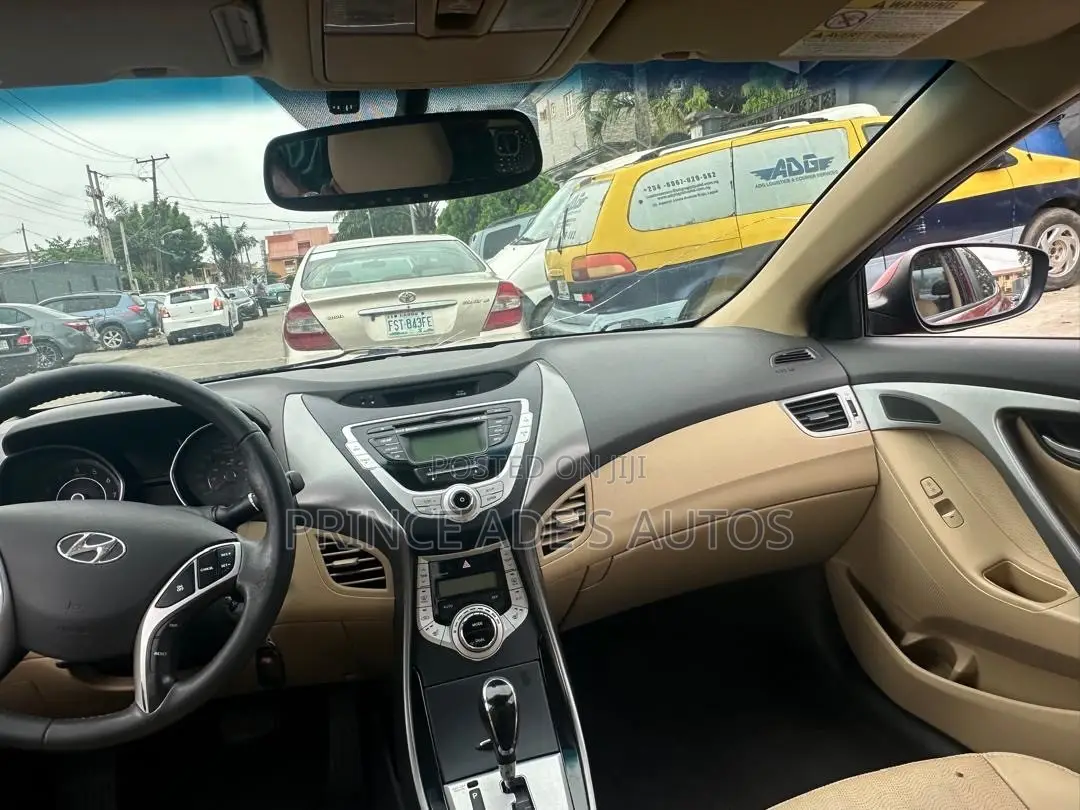 Hyundai Elantra 2011 Red