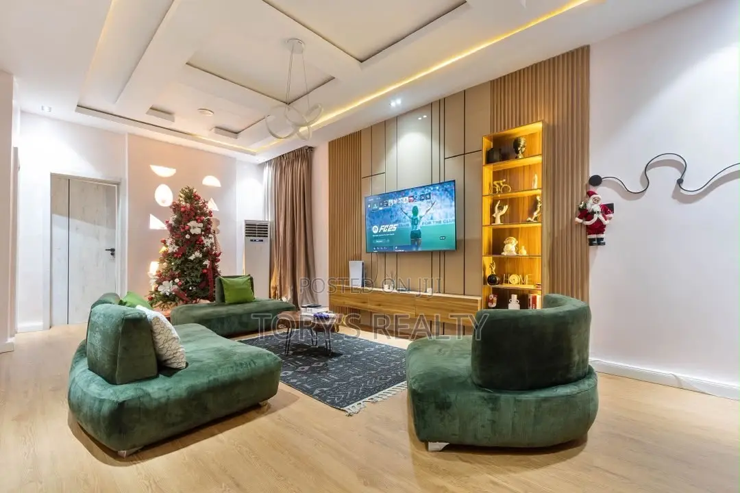 Luxuriously Furnished 4 Bedroom Apartment