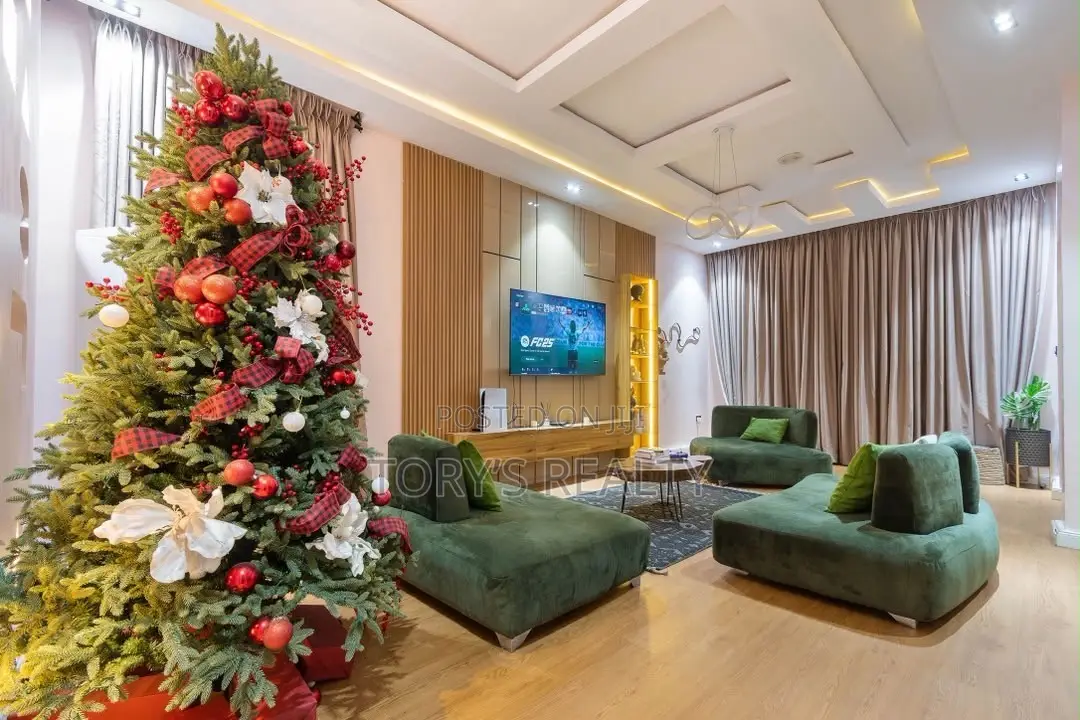 Luxuriously Furnished 4 Bedroom Apartment