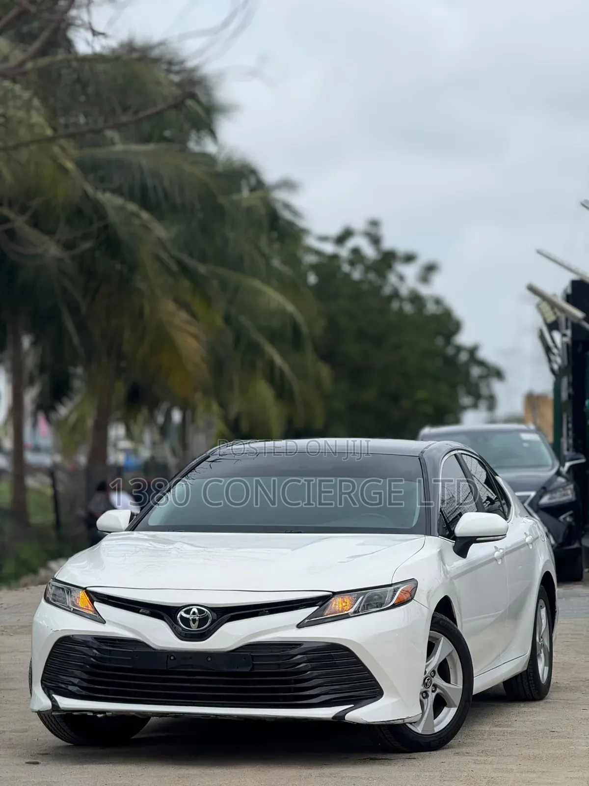 Toyota Camry LE FWD (2.5L 4cyl 8AM) 2018 White