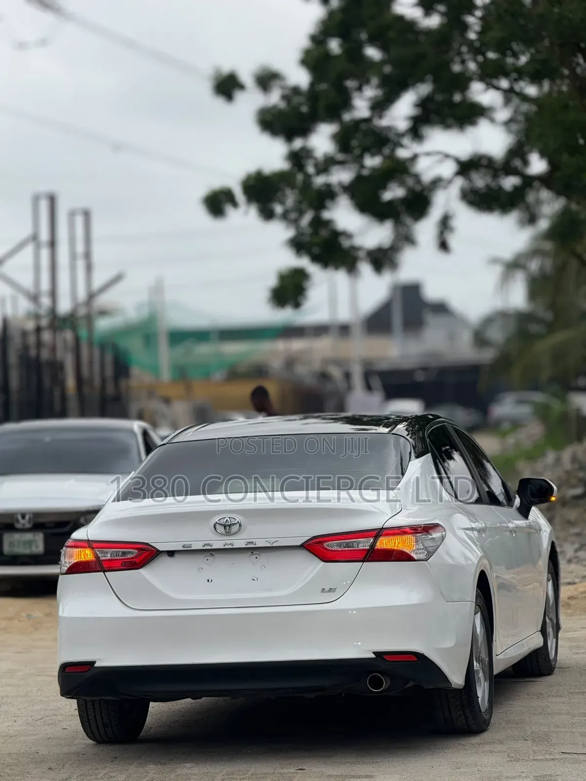 Toyota Camry LE FWD (2.5L 4cyl 8AM) 2018 White