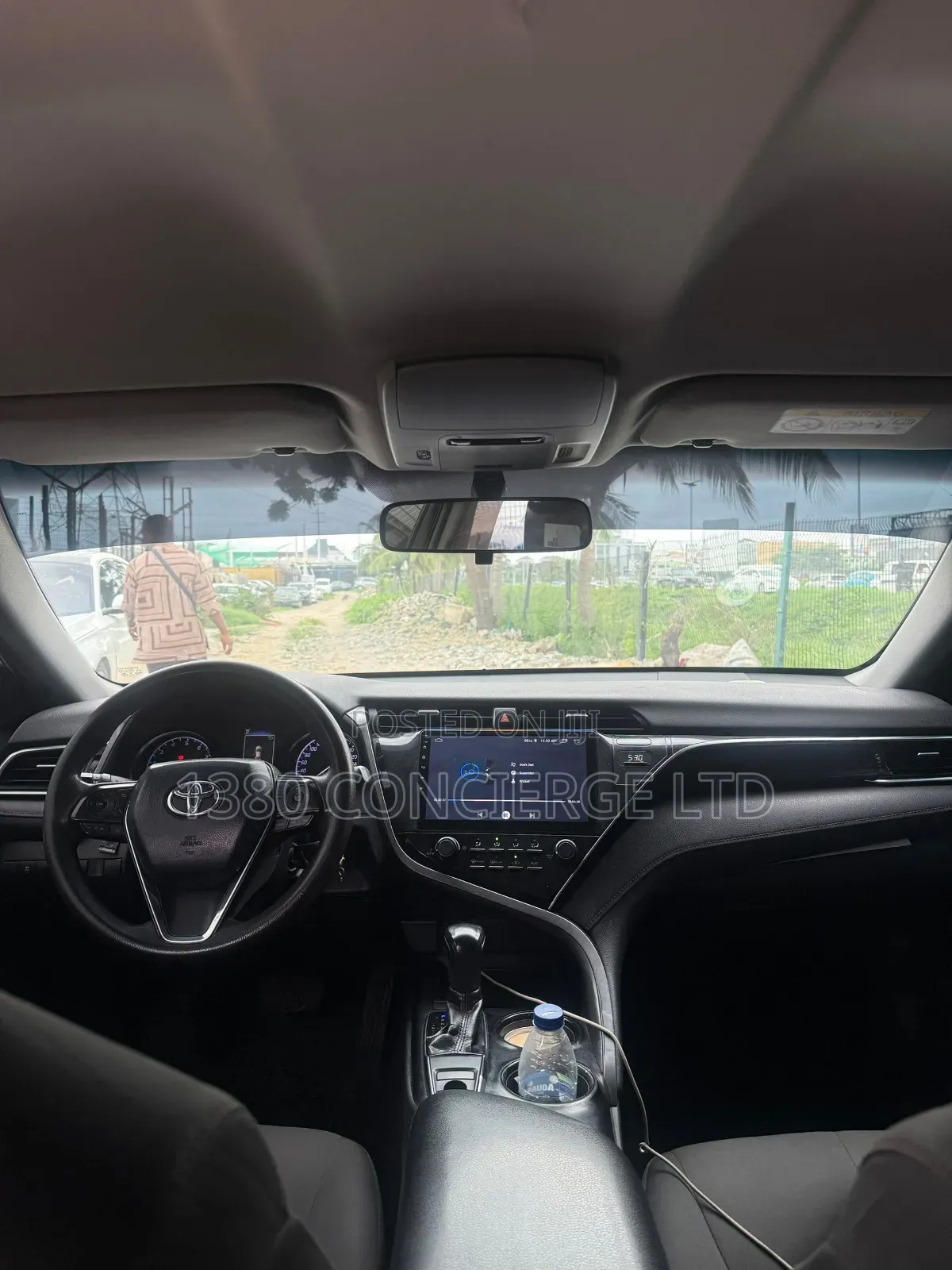 Toyota Camry LE FWD (2.5L 4cyl 8AM) 2018 White
