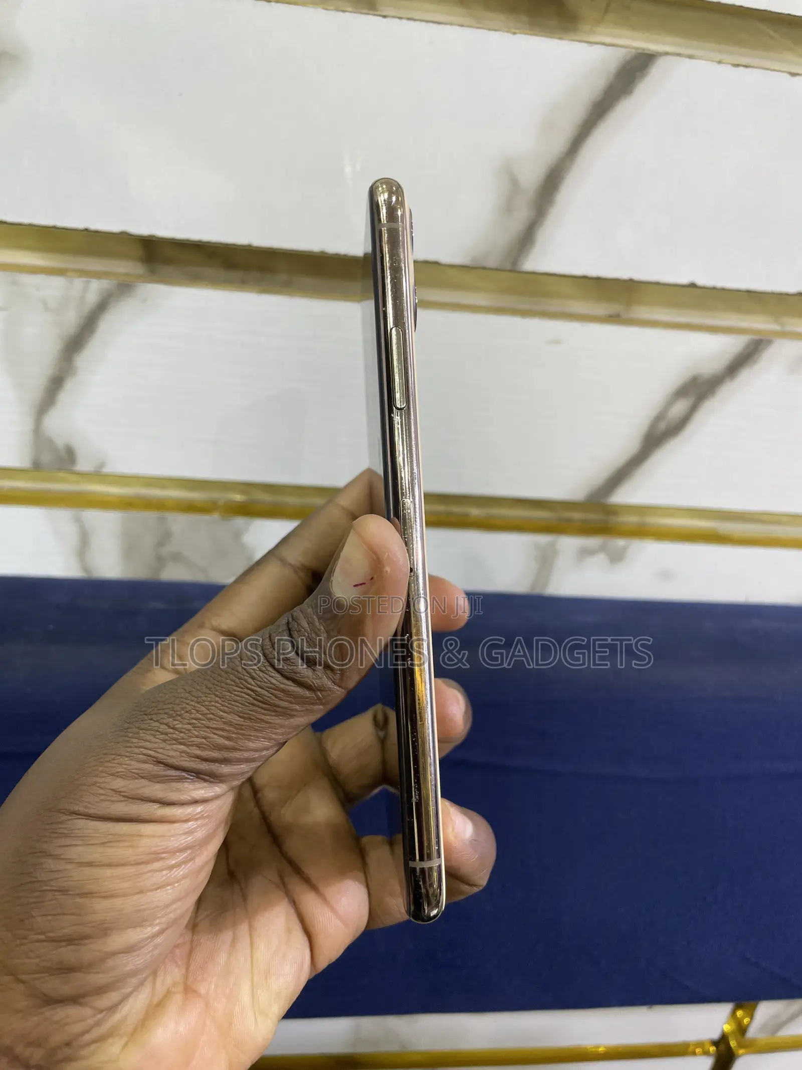 Apple iPhone 11 Pro Max 64 GB Gold
