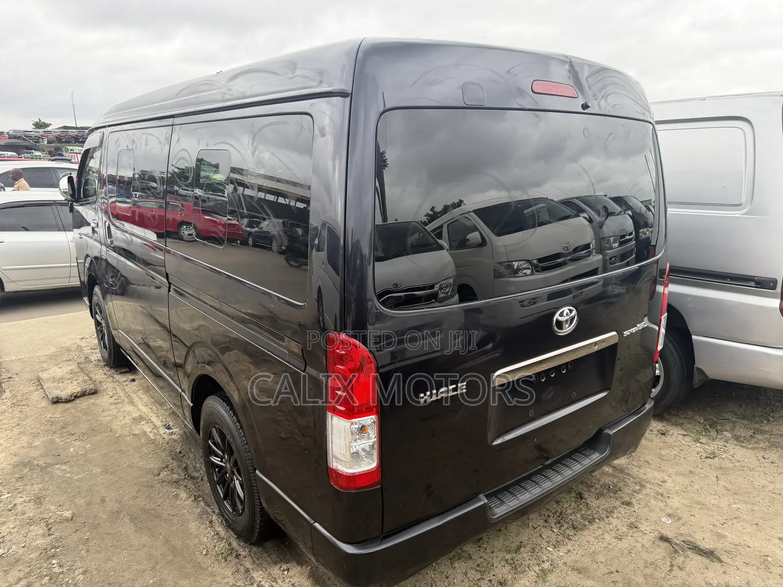 Toyota HiAce 2016 Black