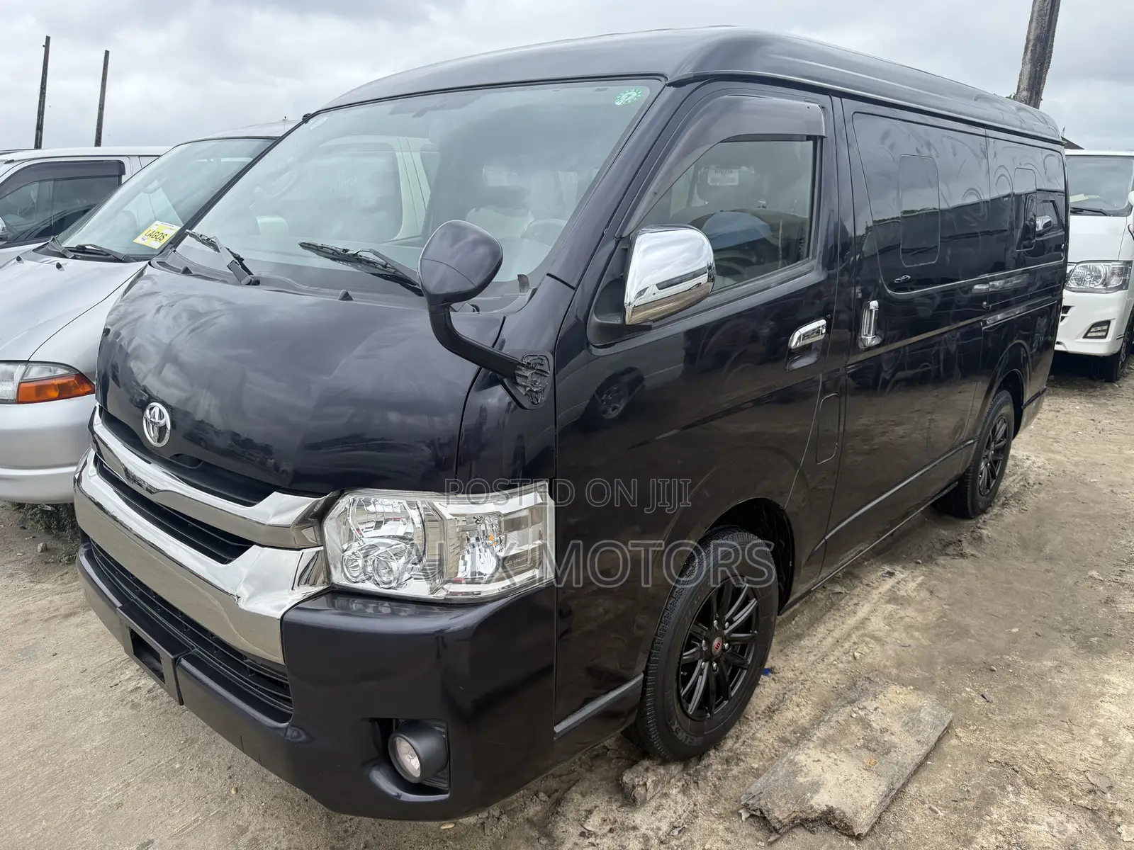 Toyota HiAce 2016 Black