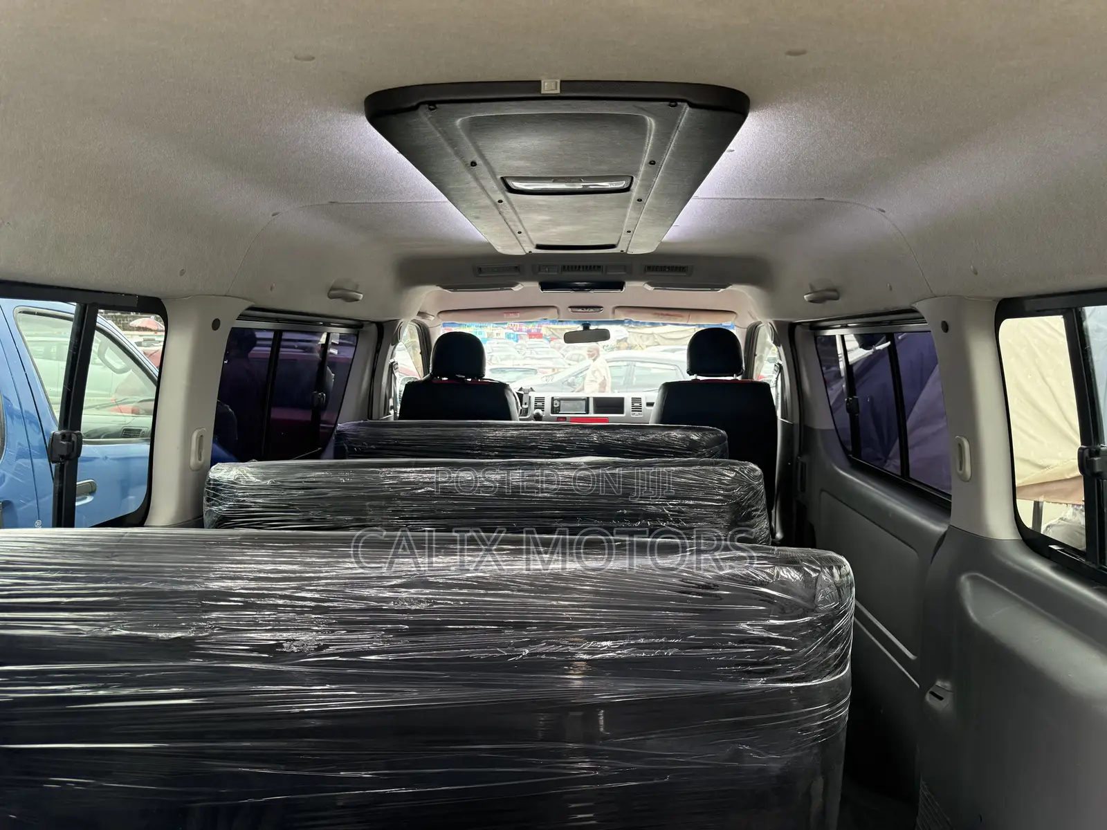 Toyota HiAce 2013 White