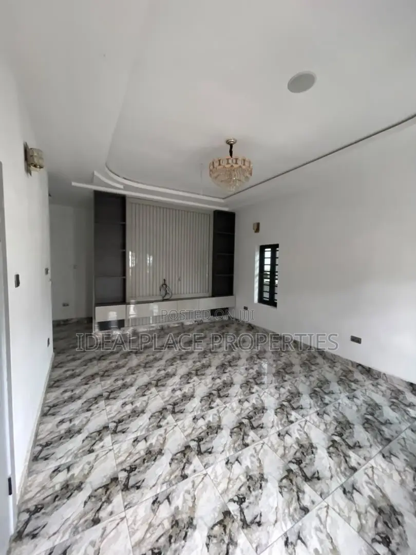 5bdrm Duplex in Lekki for sale