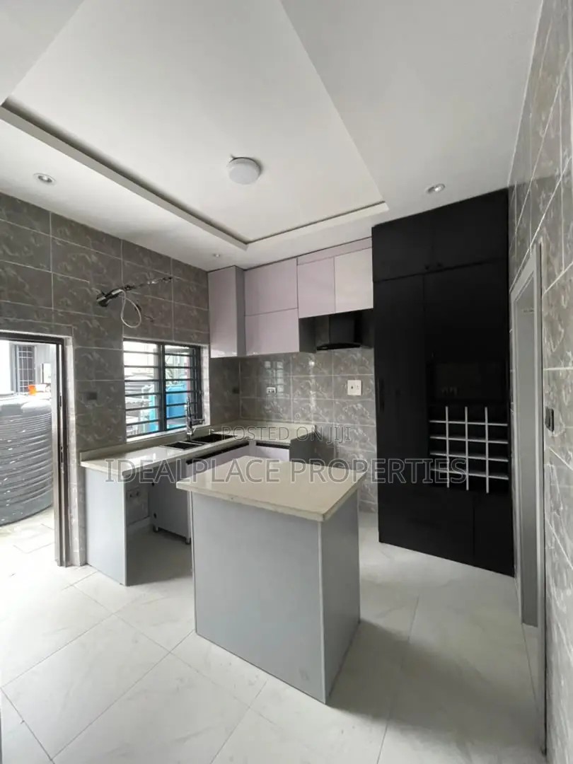 5bdrm Duplex in Lekki for sale