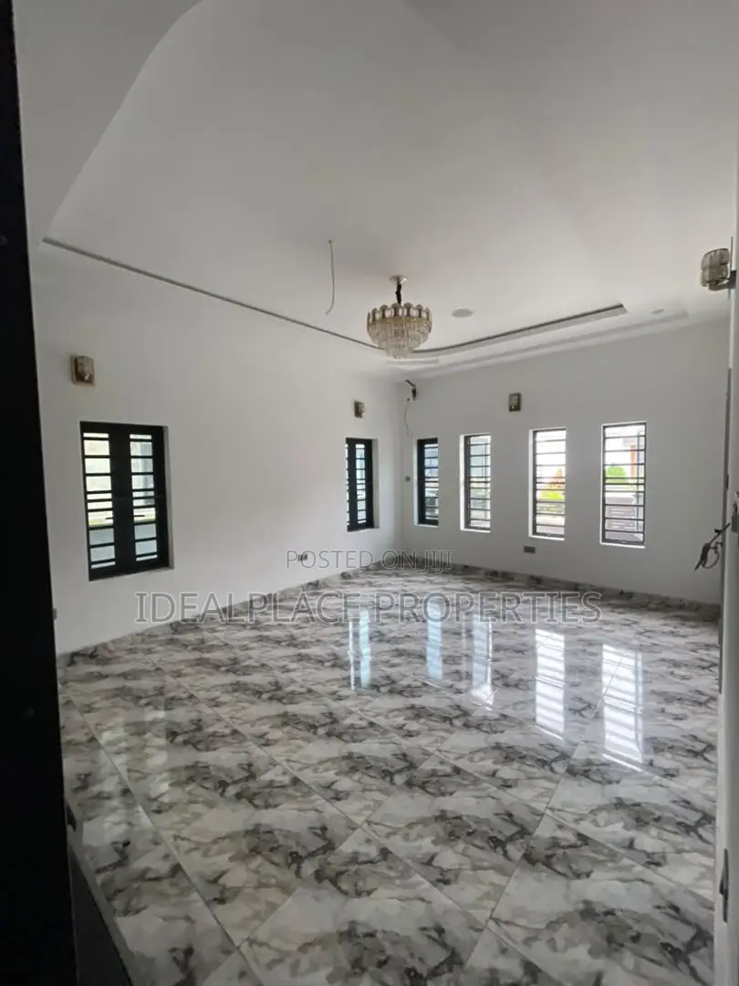 5bdrm Duplex in Lekki for sale