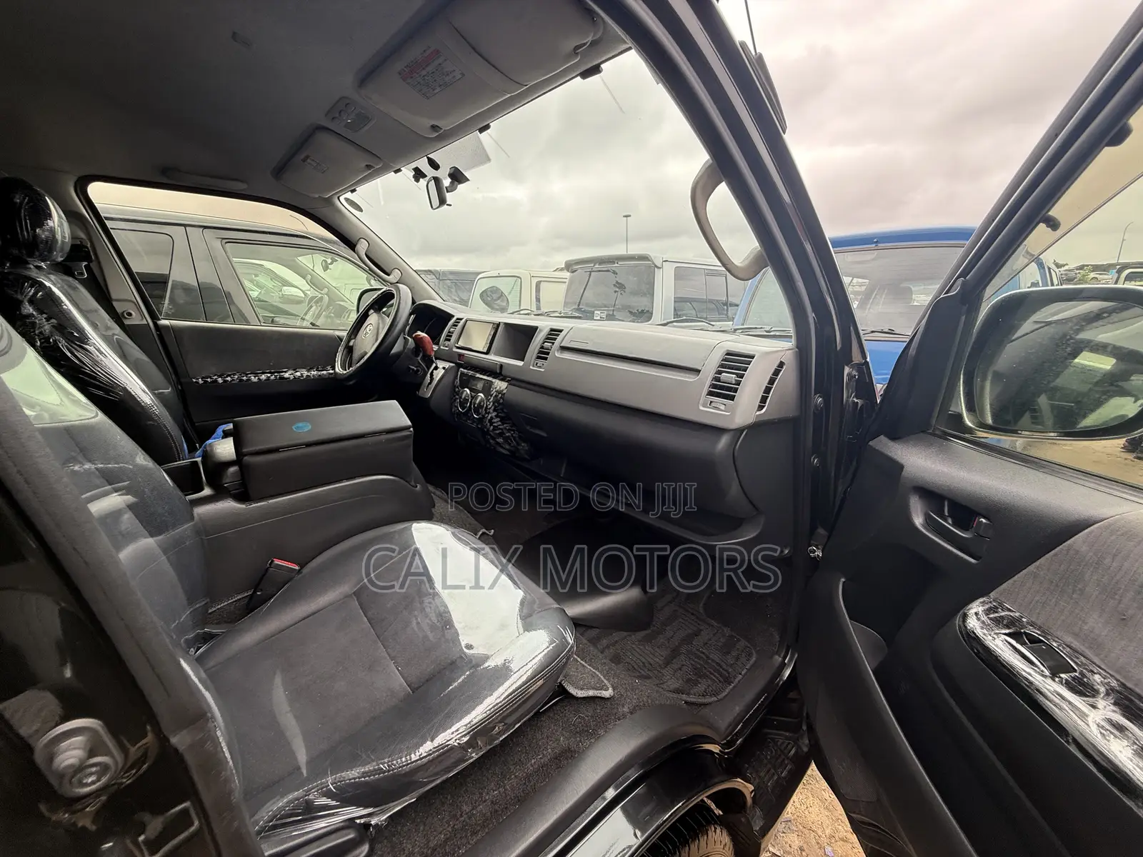 Toyota HiAce 2012 Black