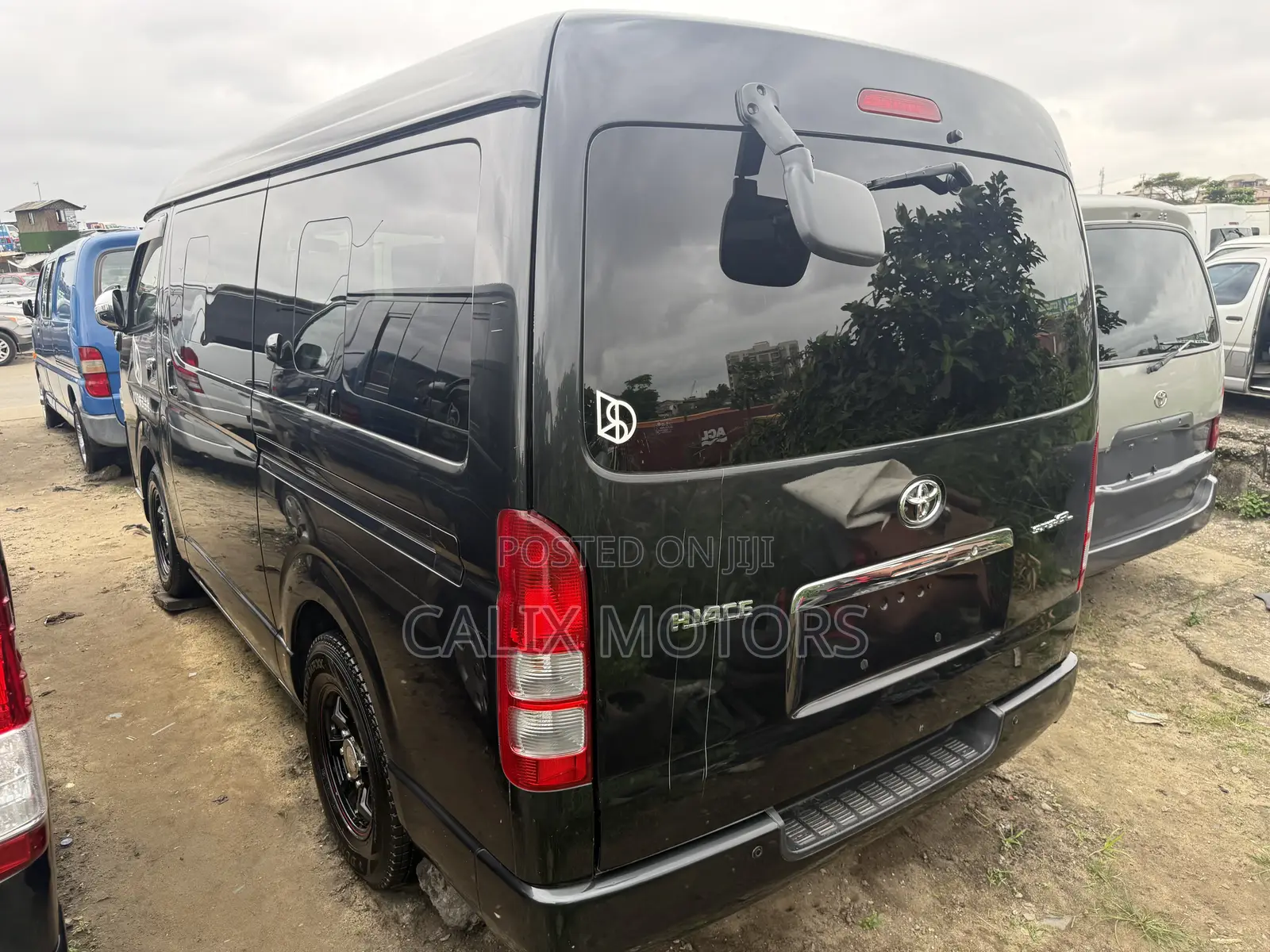 Toyota HiAce 2012 Black