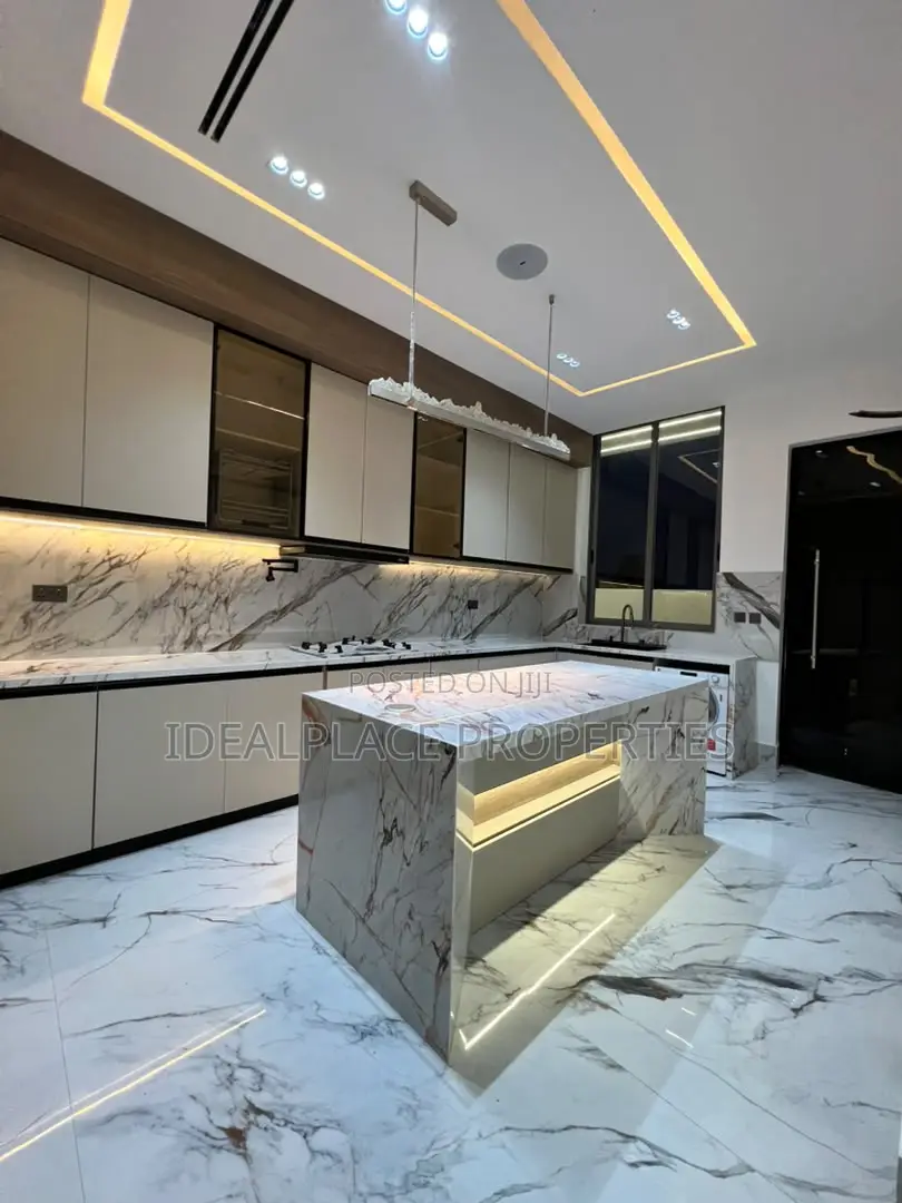 5bdrm Duplex in Osapa london for sale