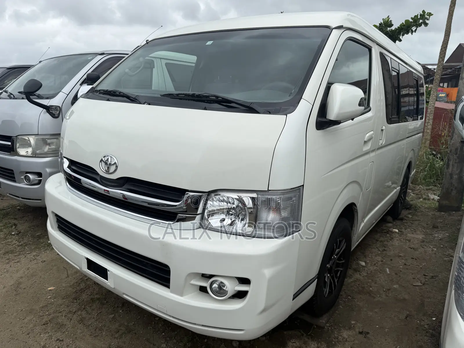 Toyota HiAce 2014 White