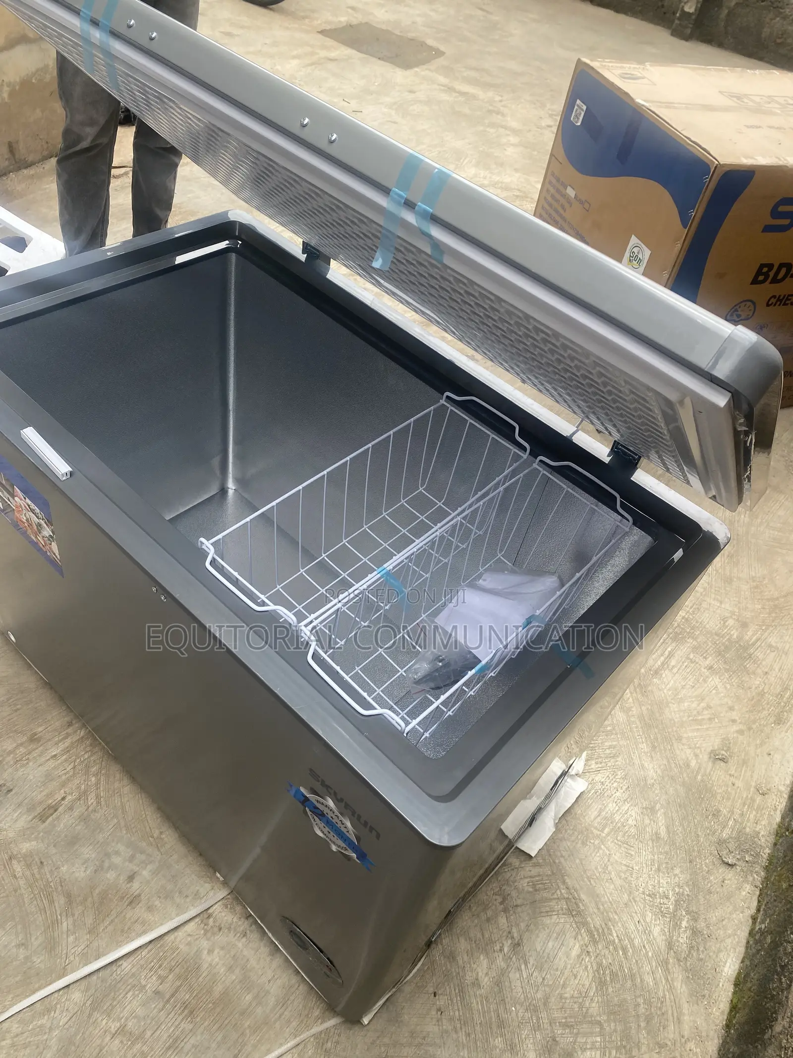 SKYRUN 300L Food Storage Chest Freezer