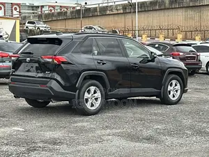 Toyota RAV4 XLE AWD 2019 Black