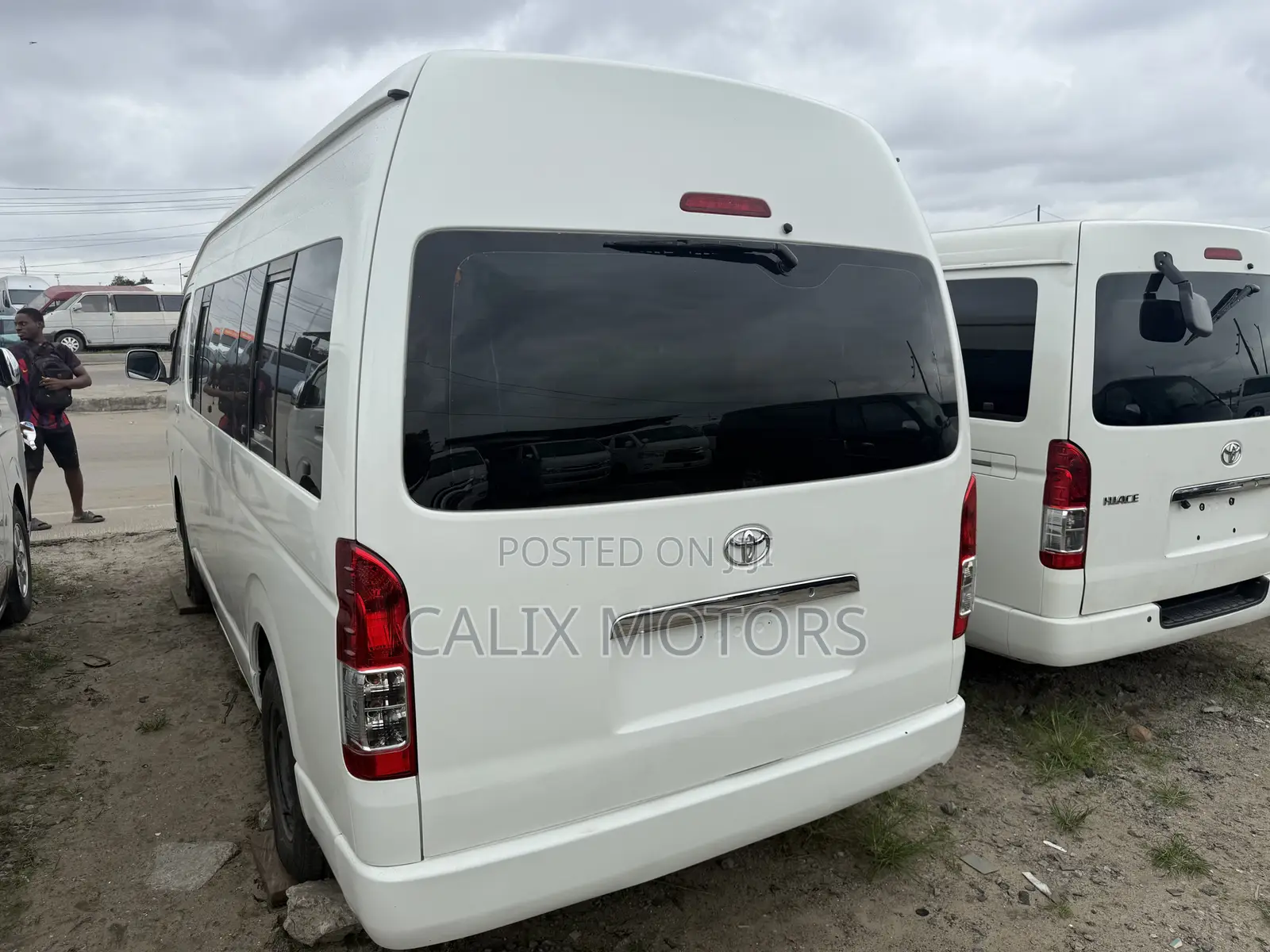 Toyota HiAce 2015 White