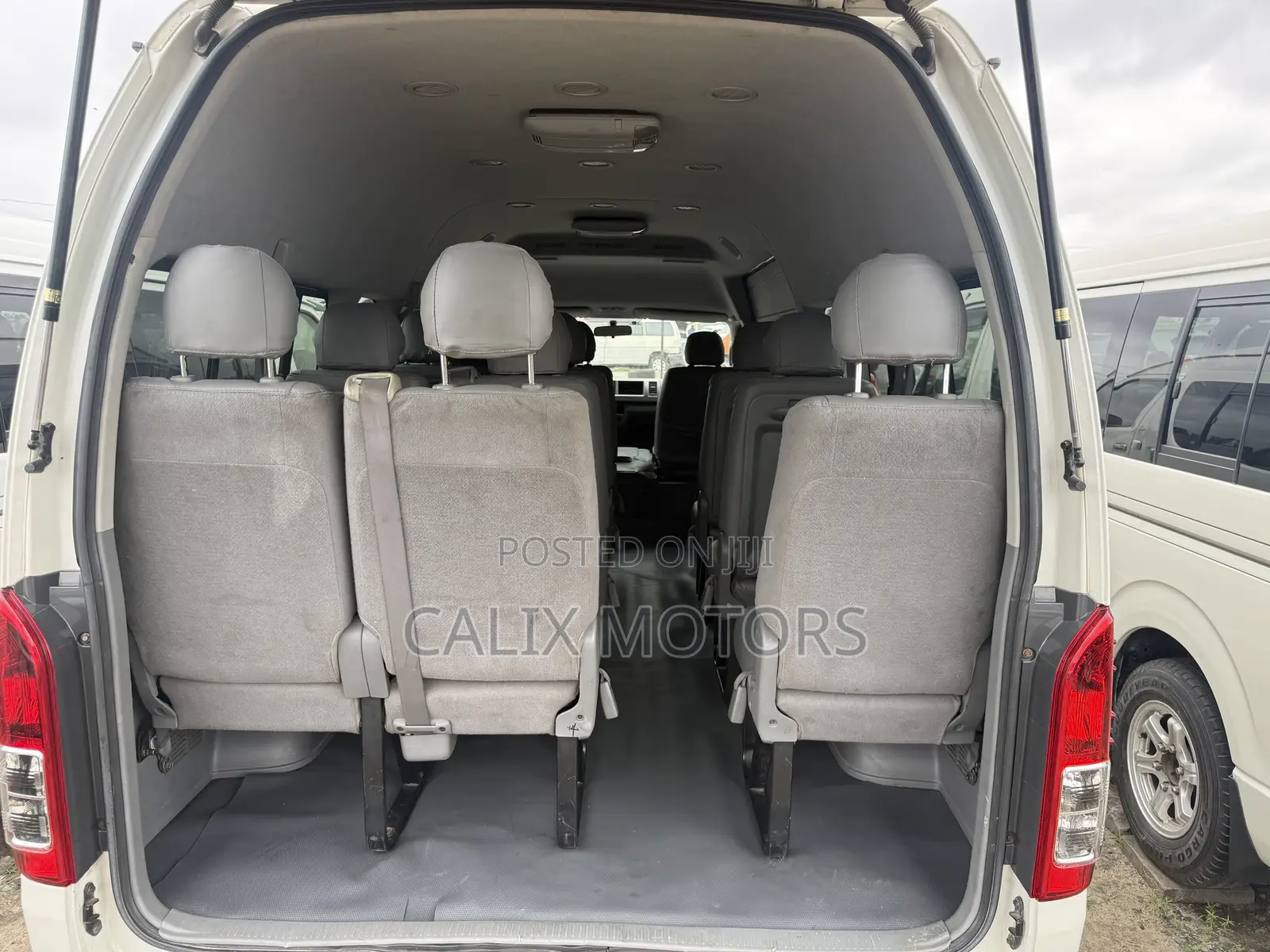 Toyota HiAce 2015 White