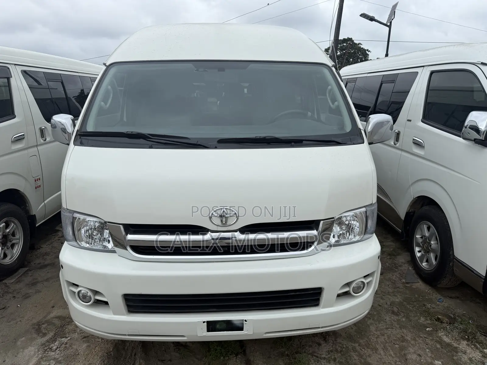 Toyota HiAce 2015 White