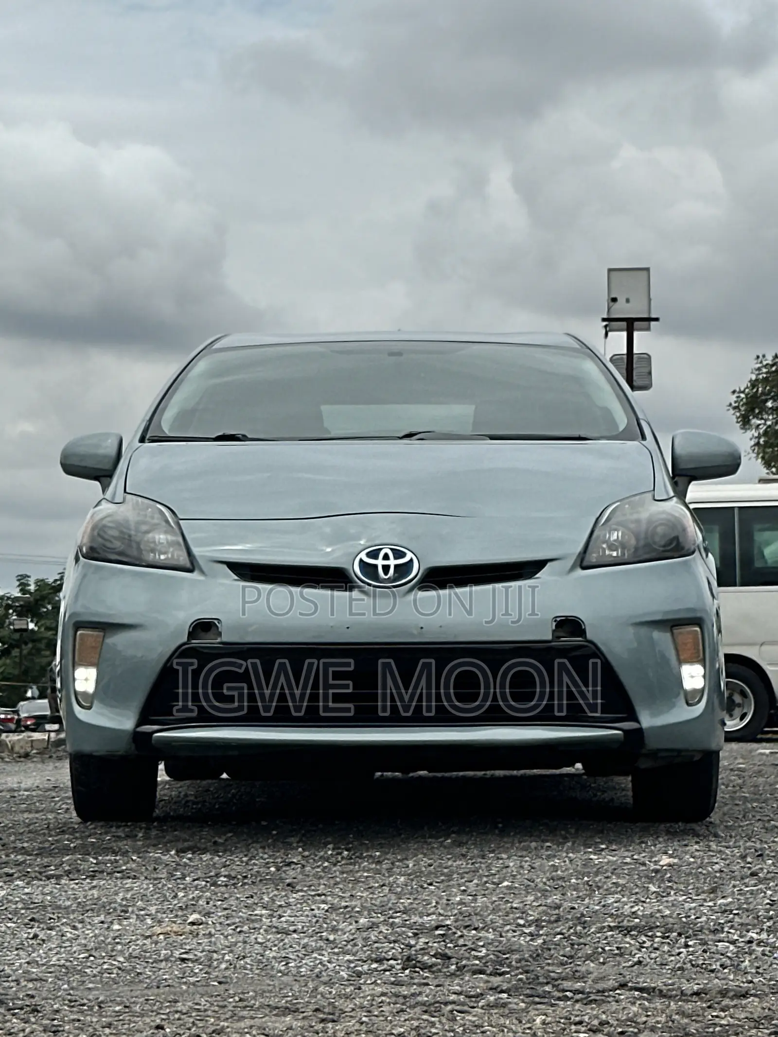 Toyota Prius Five 4dr Hatchback (1.8L 4cyl gas/electric hybrid CVT)