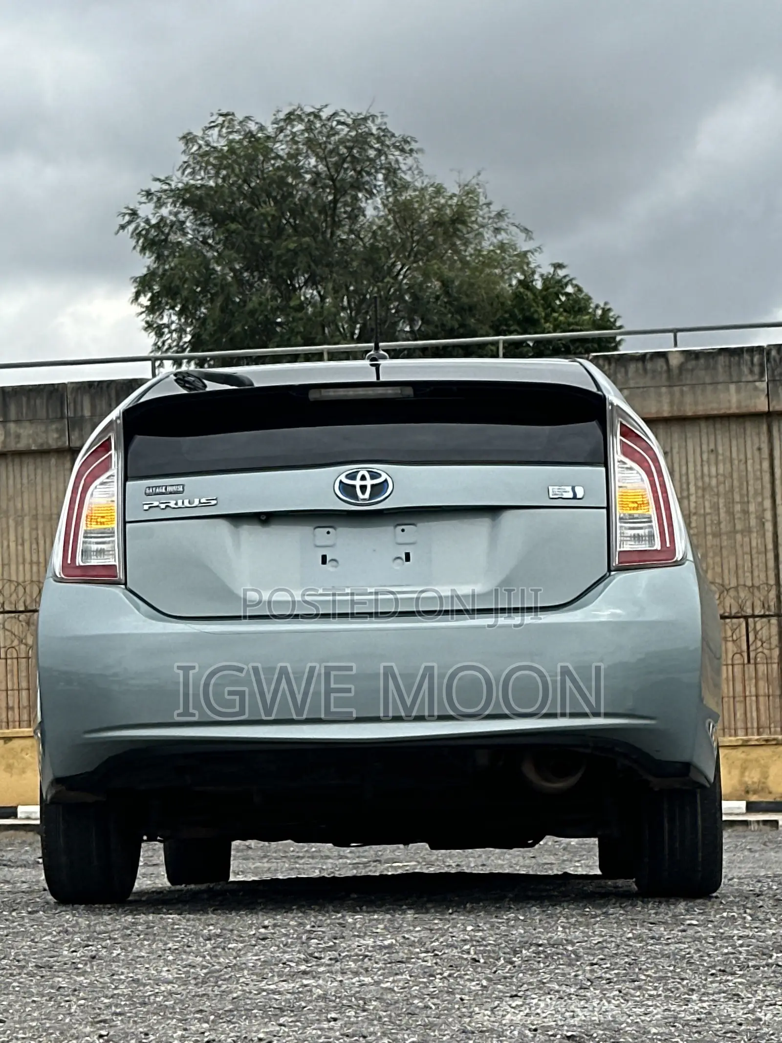 Toyota Prius Five 4dr Hatchback (1.8L 4cyl gas/electric hybrid CVT)