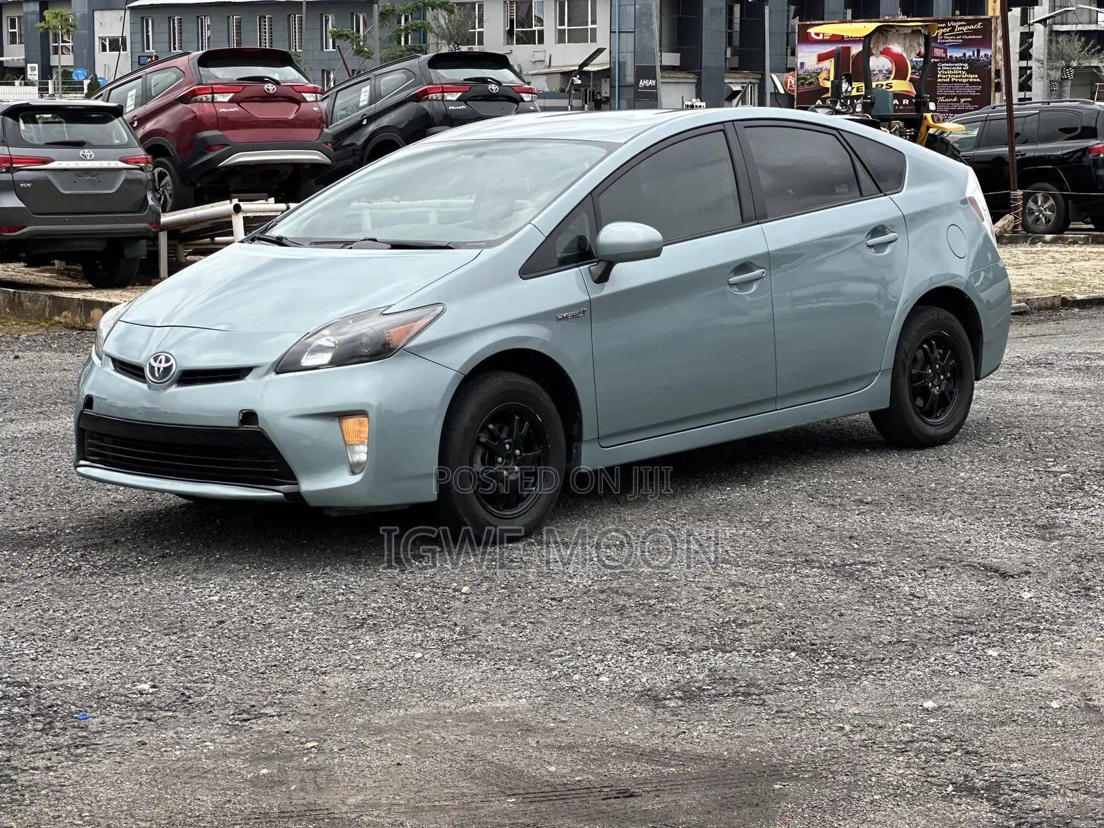 Toyota Prius Five 4dr Hatchback (1.8L 4cyl gas/electric hybrid CVT)