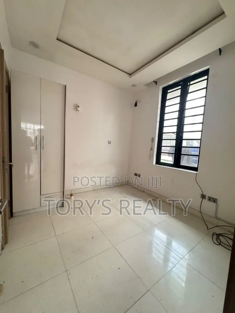 4bdrm Duplex in Lekki Phase 2 for sale
