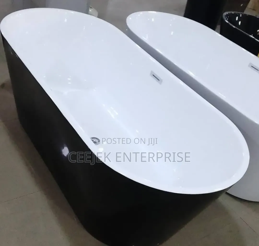 High Quality Black and White Bathtub