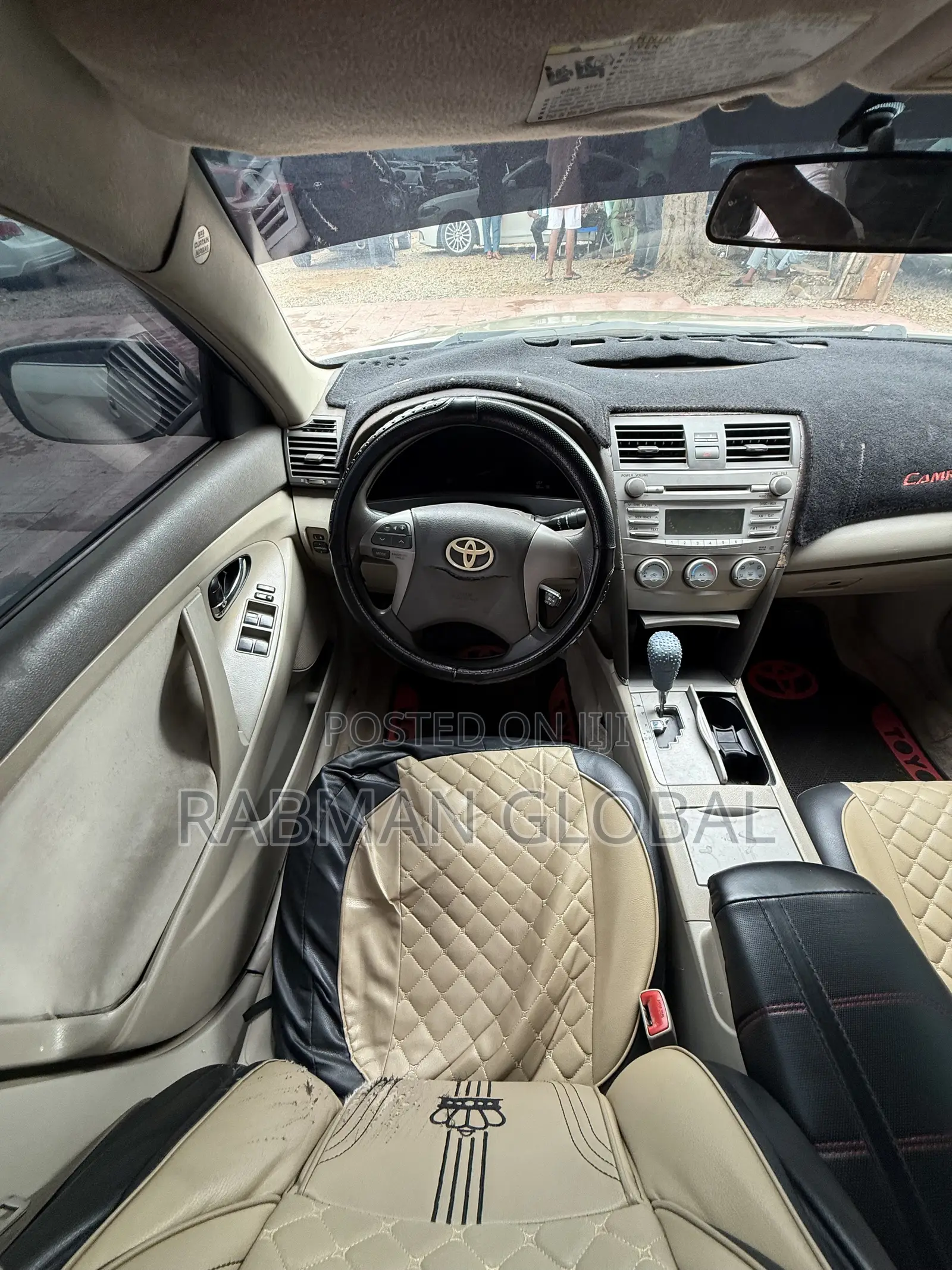 Toyota Camry LE 4dr Sedan (2.5L 4cyl 6A) 2011 Gold