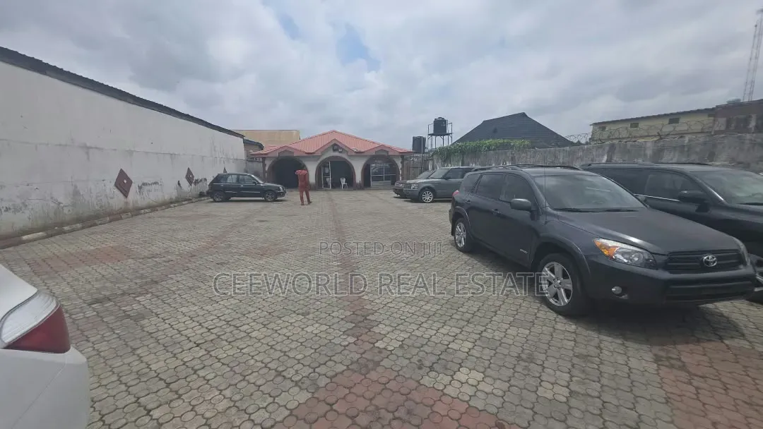 Tastefully 3 Bedroom Bungalow With an a Very Big Open Space
