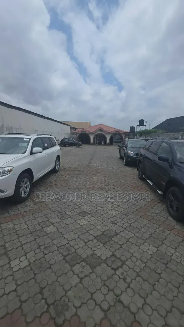 Tastefully 3 Bedroom Bungalow With an a Very Big Open Space