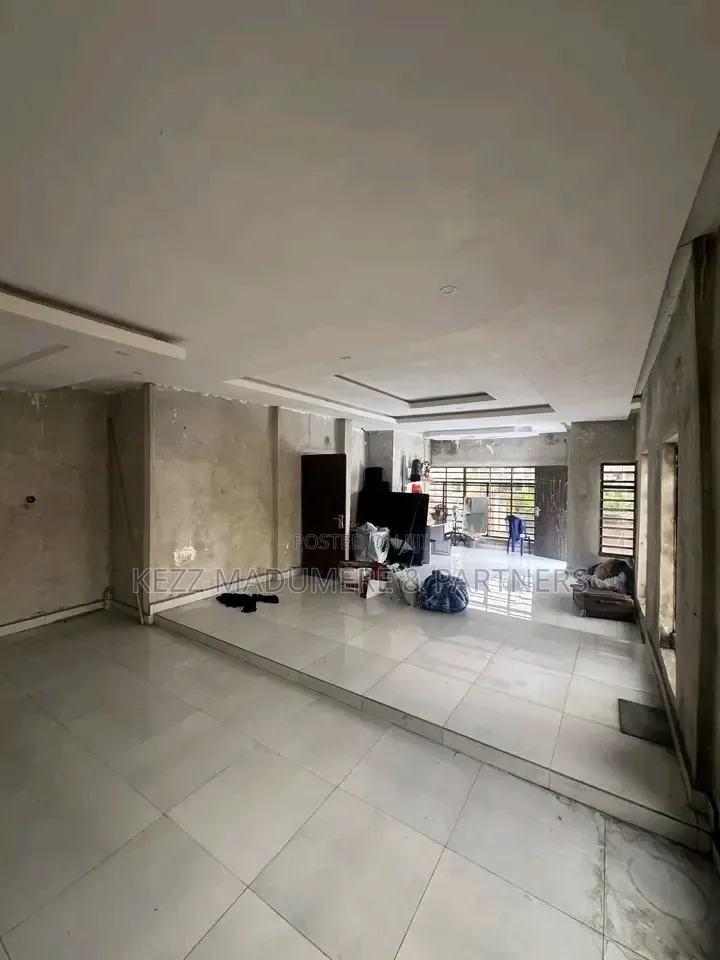 6bdrm Duplex in Mercyland Extension, Rumuigbo for sale