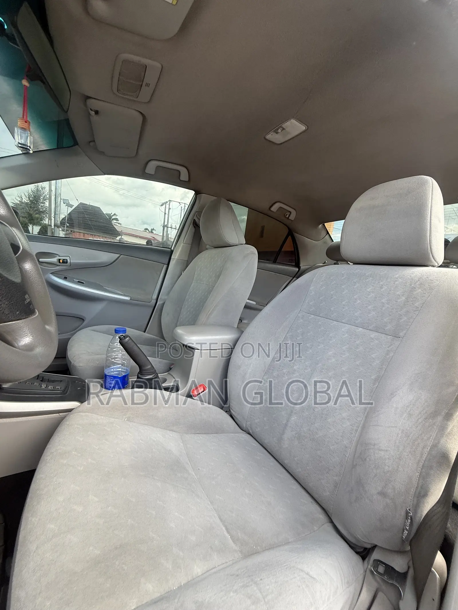 Toyota Corolla LE 4dr Sedan (1.8L 4cyl 4A) 2010 Silver
