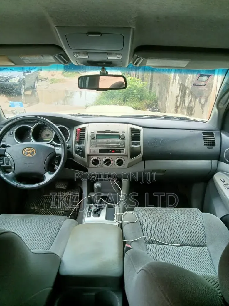 Toyota Tacoma 2010 White