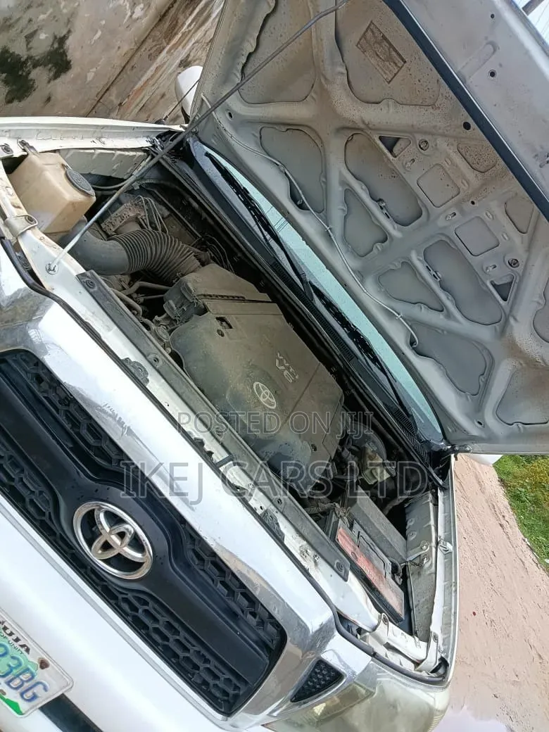 Toyota Tacoma 2010 White
