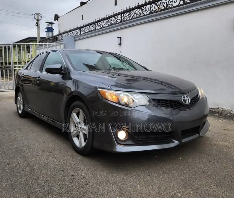Toyota Camry SE 4dr Sedan (2.5L 4cyl 6A) 2012 Gray