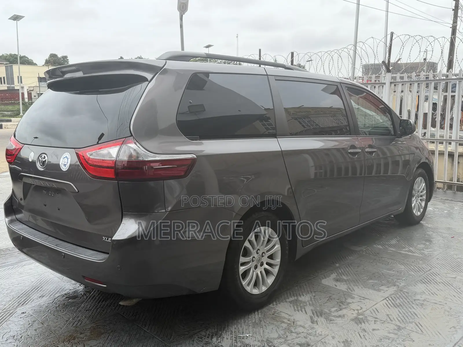 Toyota Sienna XLE 8 Passenger (3.5L 6cyl 6A) 2016 Gray