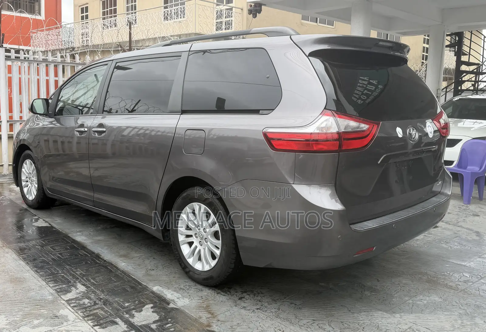 Toyota Sienna XLE 8 Passenger (3.5L 6cyl 6A) 2016 Gray