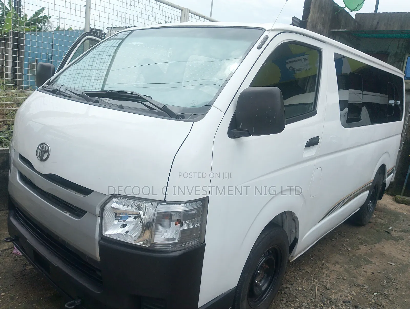Toyota HiAce 2012 White