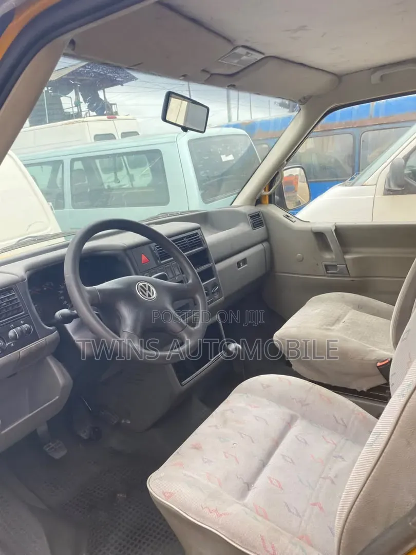 Volkswagen Transporter 2002 Yellow