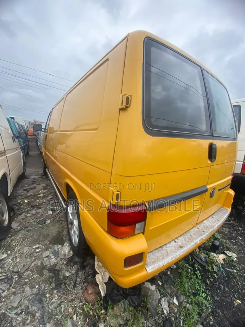 Volkswagen Transporter 2002 Yellow