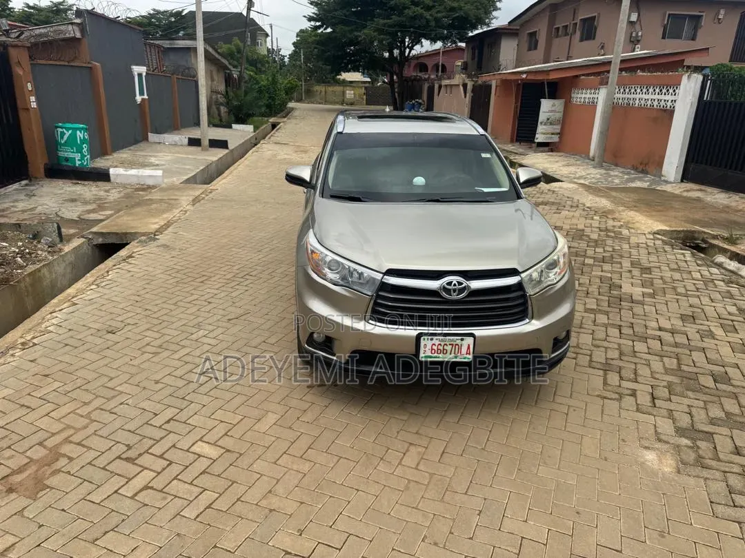 Toyota Highlander 2015 Gold