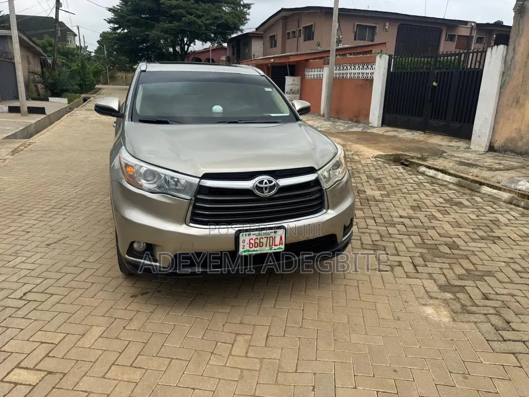 Toyota Highlander 2015 Gold