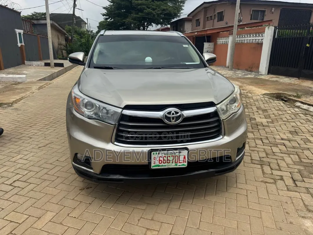 Toyota Highlander 2015 Gold