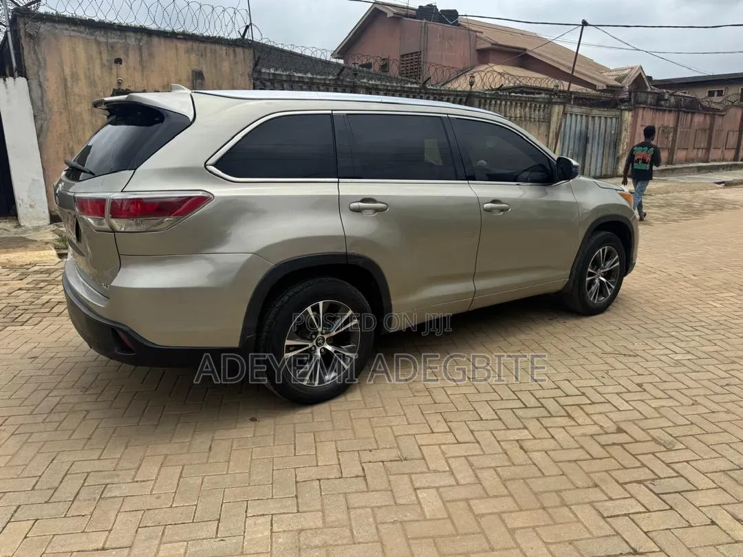 Toyota Highlander 2015 Gold