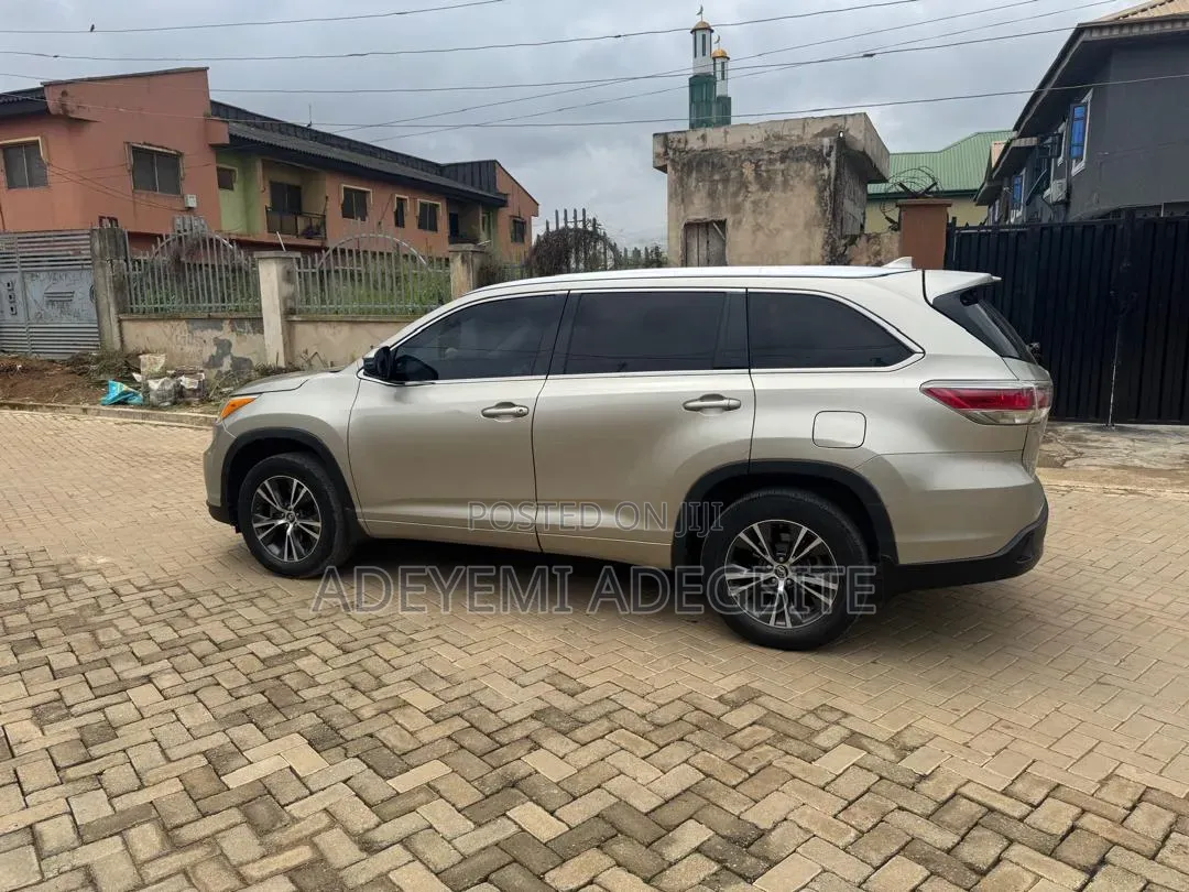 Toyota Highlander 2015 Gold