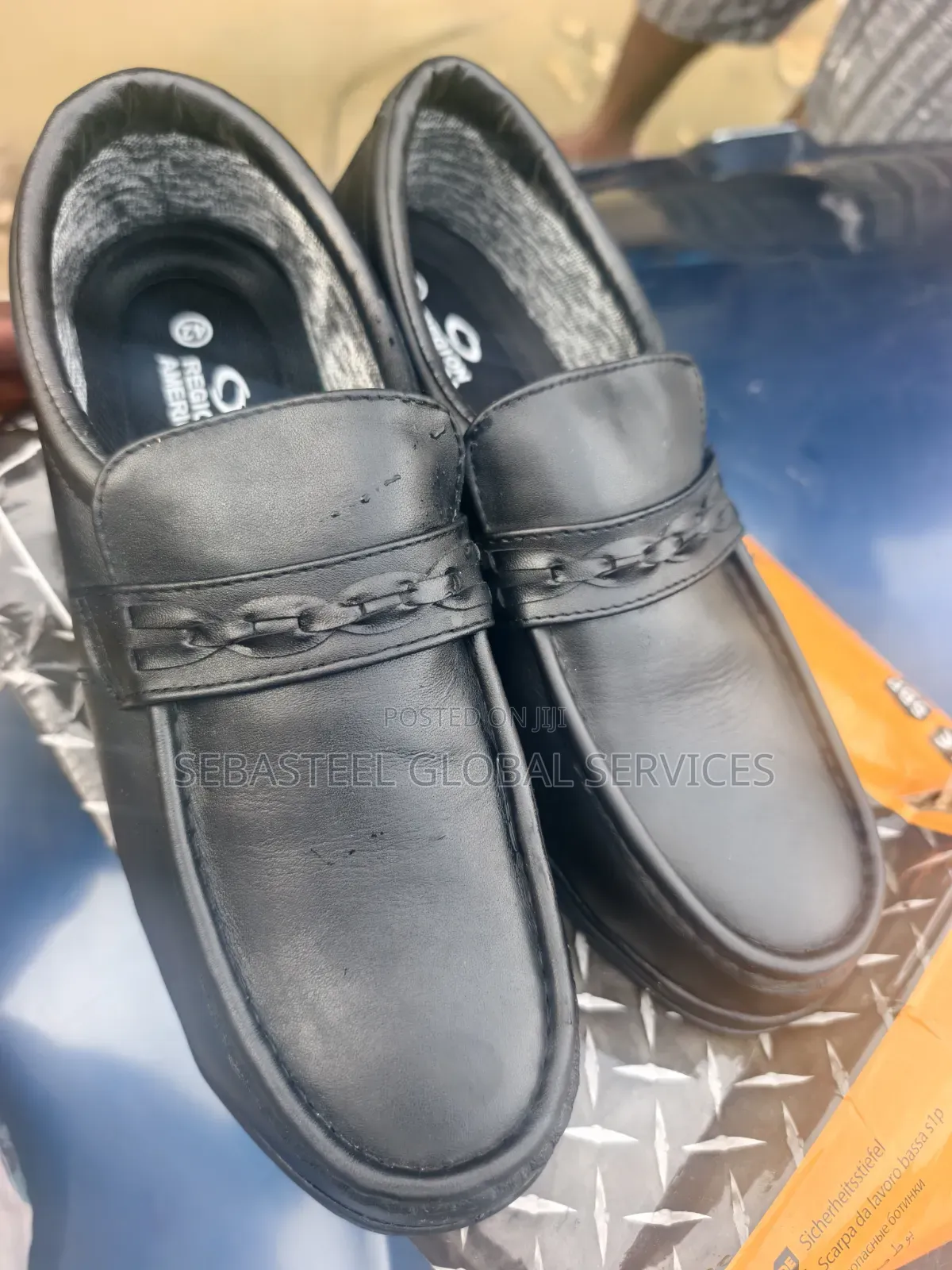 Region Safety Shoe/ Semi Red Wings