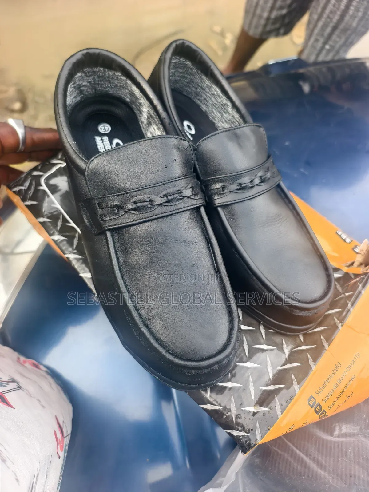 Region Safety Shoe/ Semi Red Wings