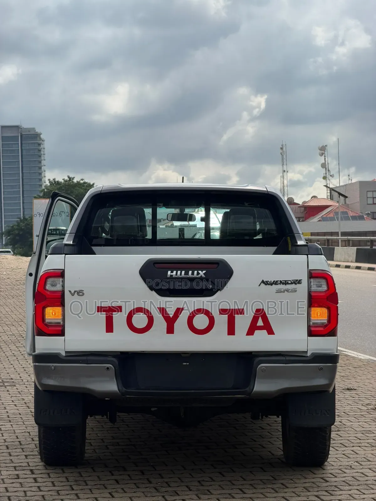 Toyota Hilux 2022 White