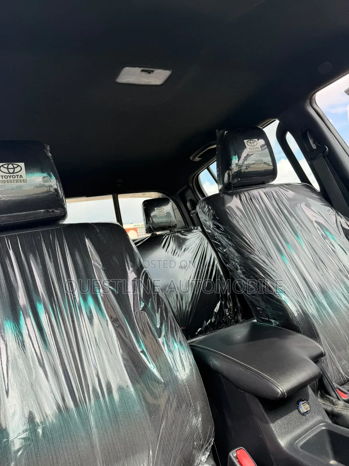 Toyota Hilux 2022 White