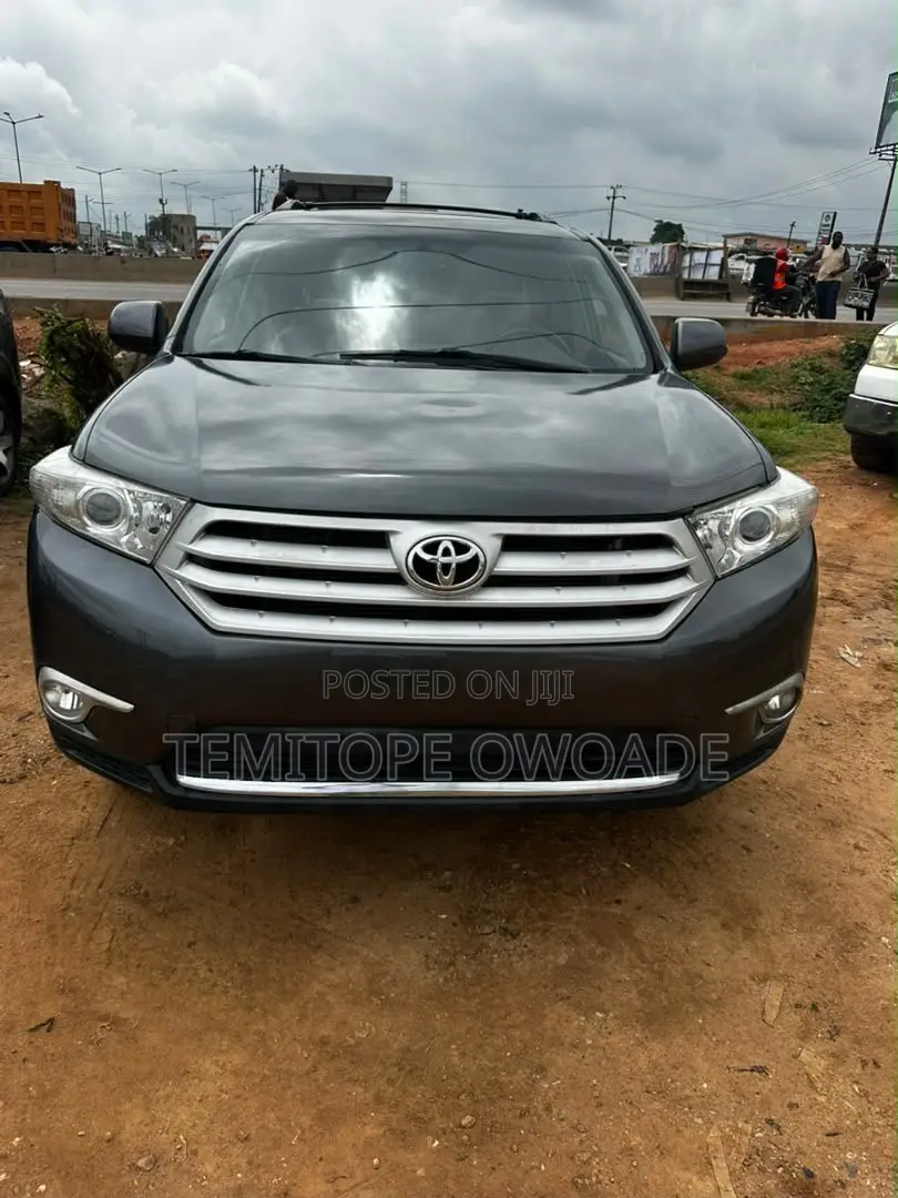 Toyota Highlander LE 4dr SUV (3.5L 6cyl 6A) 2014 Gray